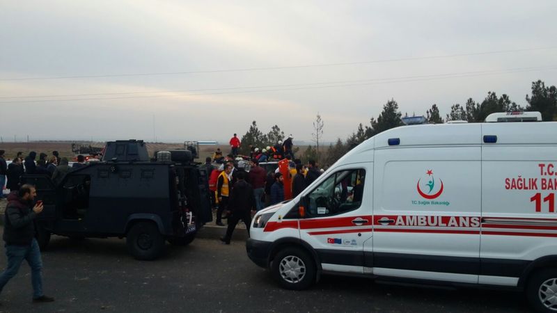 Surda polise bombalı saldırı: 4 polis hayatını kaybetti, 2 polis yaralı Surda polise bombalı saldırı: 4 polis hayatını kaybetti, 2 polis yaralı
