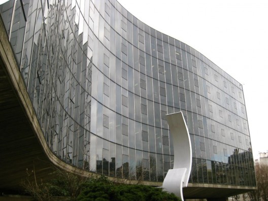 50a12163b3fc4b7d0800006e_the-complete-works-of-oscar-niemeyer_partido_comunista_-_flickr_roryrory-528x396.jpg