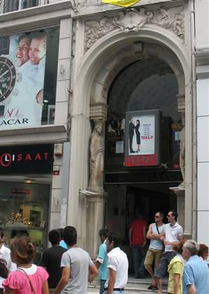 beyoglu_-_alkazar_sinemasi.jpg