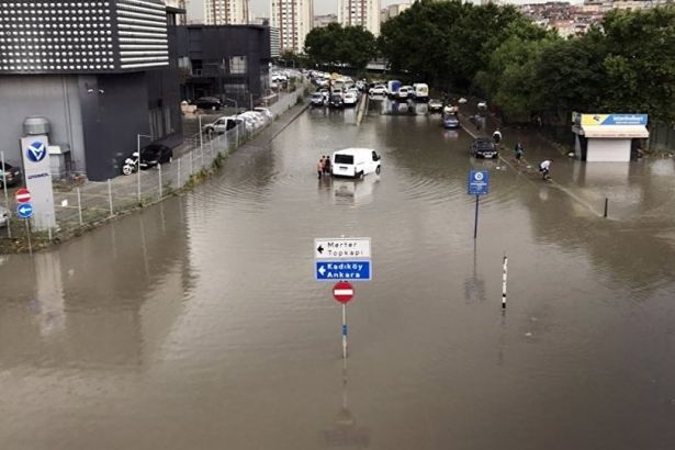 Meteorolojiden İstanbulda 10 ilçe için sel uyarısı Meteorolojiden İstanbulda 10 ilçe için sel uyarısı