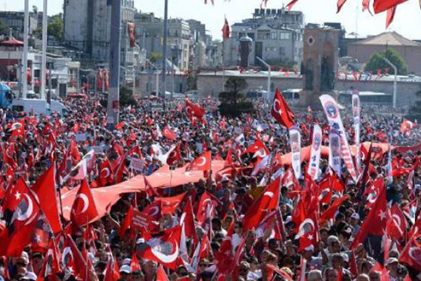 Taksimde Cumhuriyet ve Demokrasi Mitingi Taksimde Cumhuriyet ve Demokrasi Mitingi