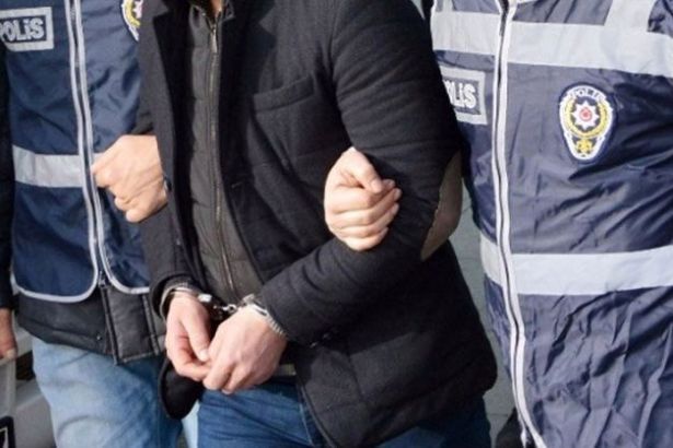 Çaldıkları arabaları cami otoparkına sakladılar Çaldıkları arabaları cami otoparkına sakladılar