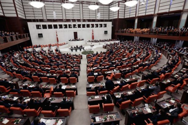 Darbenin siyasi ayağı için komisyon önergesi AKP oylarıyla reddedildi!