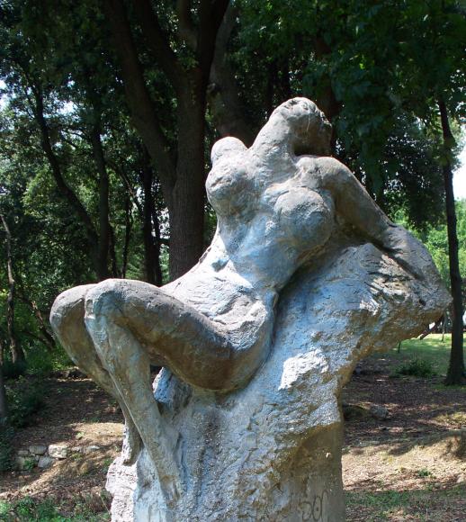 guzel istanbul heykeli 43 yil once suruldu simdi de fidanlarla sansurlendi sol haber