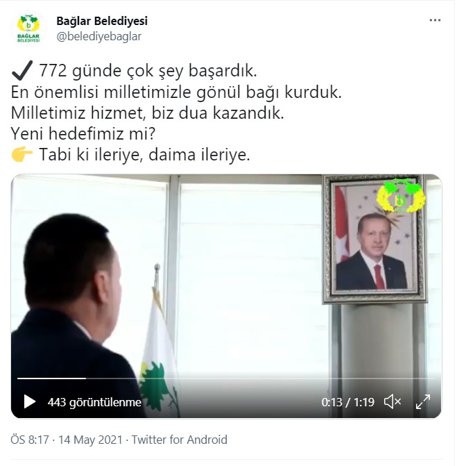 AKP'li belediye başkanından Erdoğan portresi önünde saygı duruşu