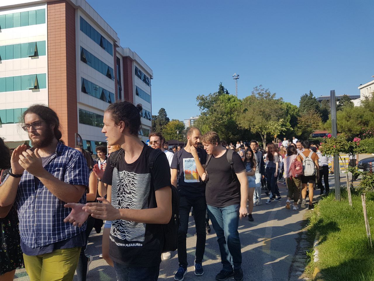 marmara universitesi yine ogrencileri kapida birakti sol haber