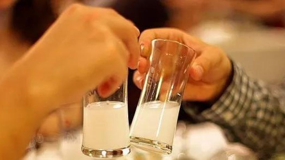 Rakı fotoğrafına tutuklama talep edilmişti: Serbest bırakılmasına ...