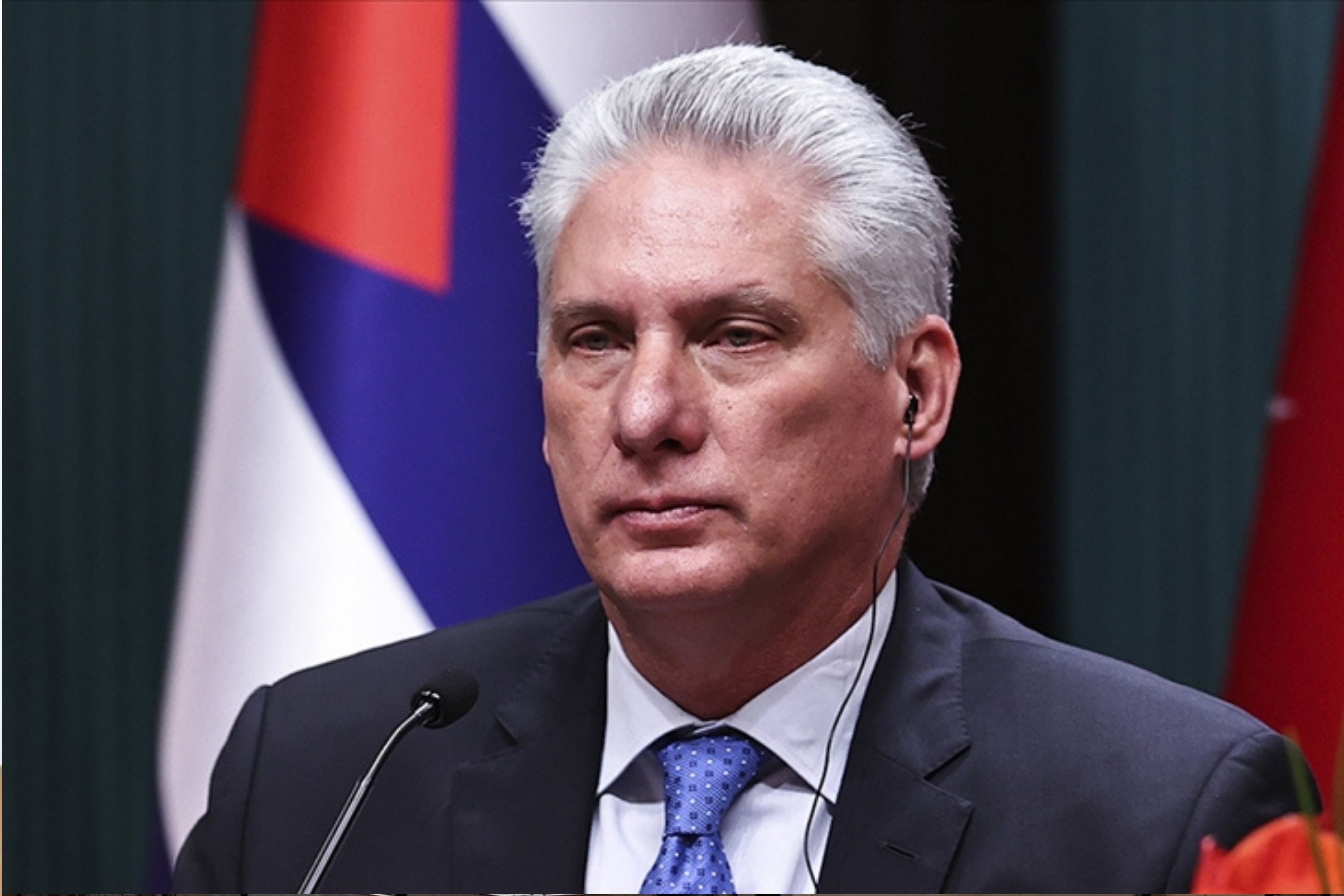 Küba liderinden ABD saldırganlığına yanıt: 'Diz çökmek yerine ayakta ölmeyi tercih ederiz'