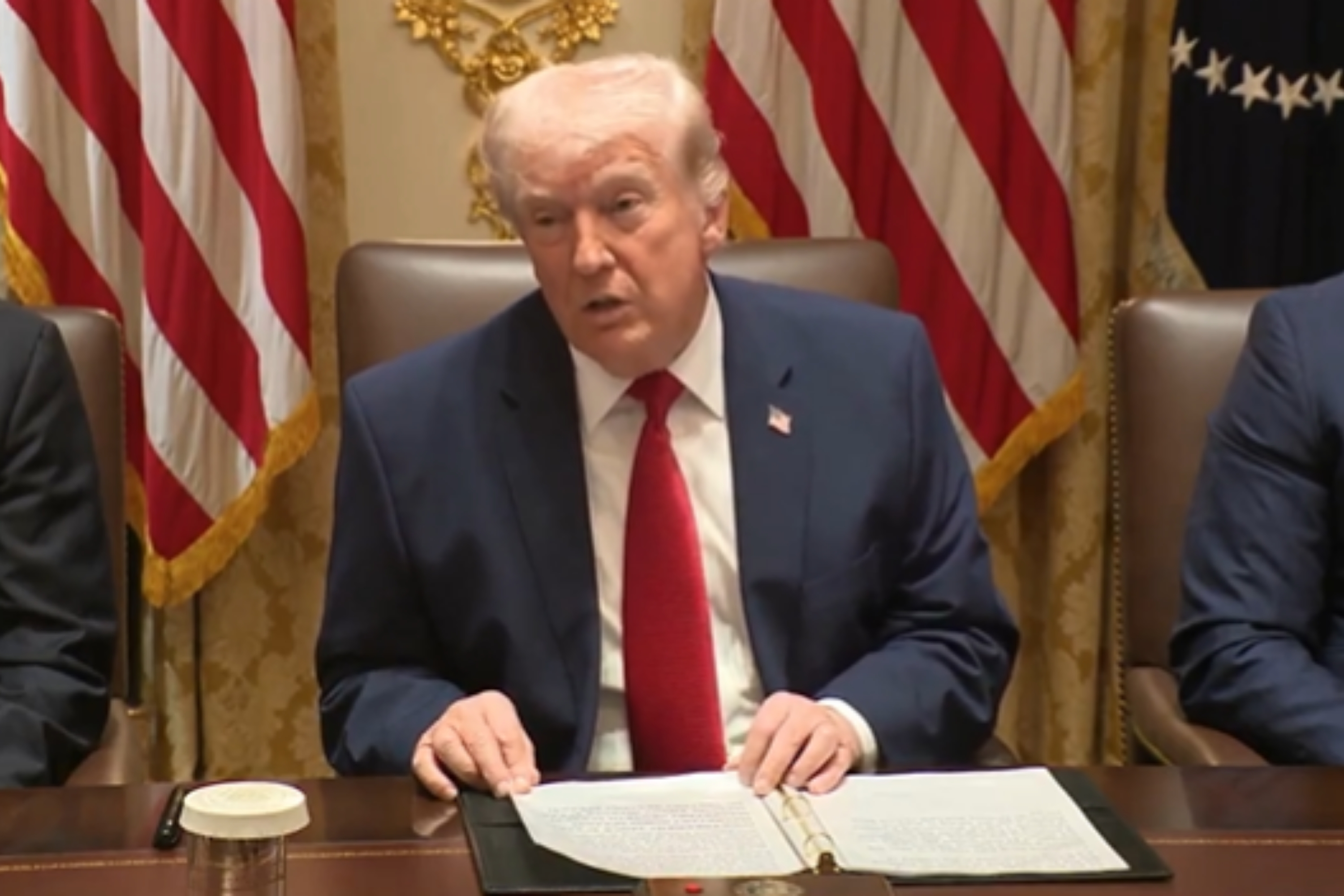 Trump'tan çelişkili iddialar: 'İran yenilgiyi kabul etti ama Hürmüz anlaşma yapılırsa açılacak'