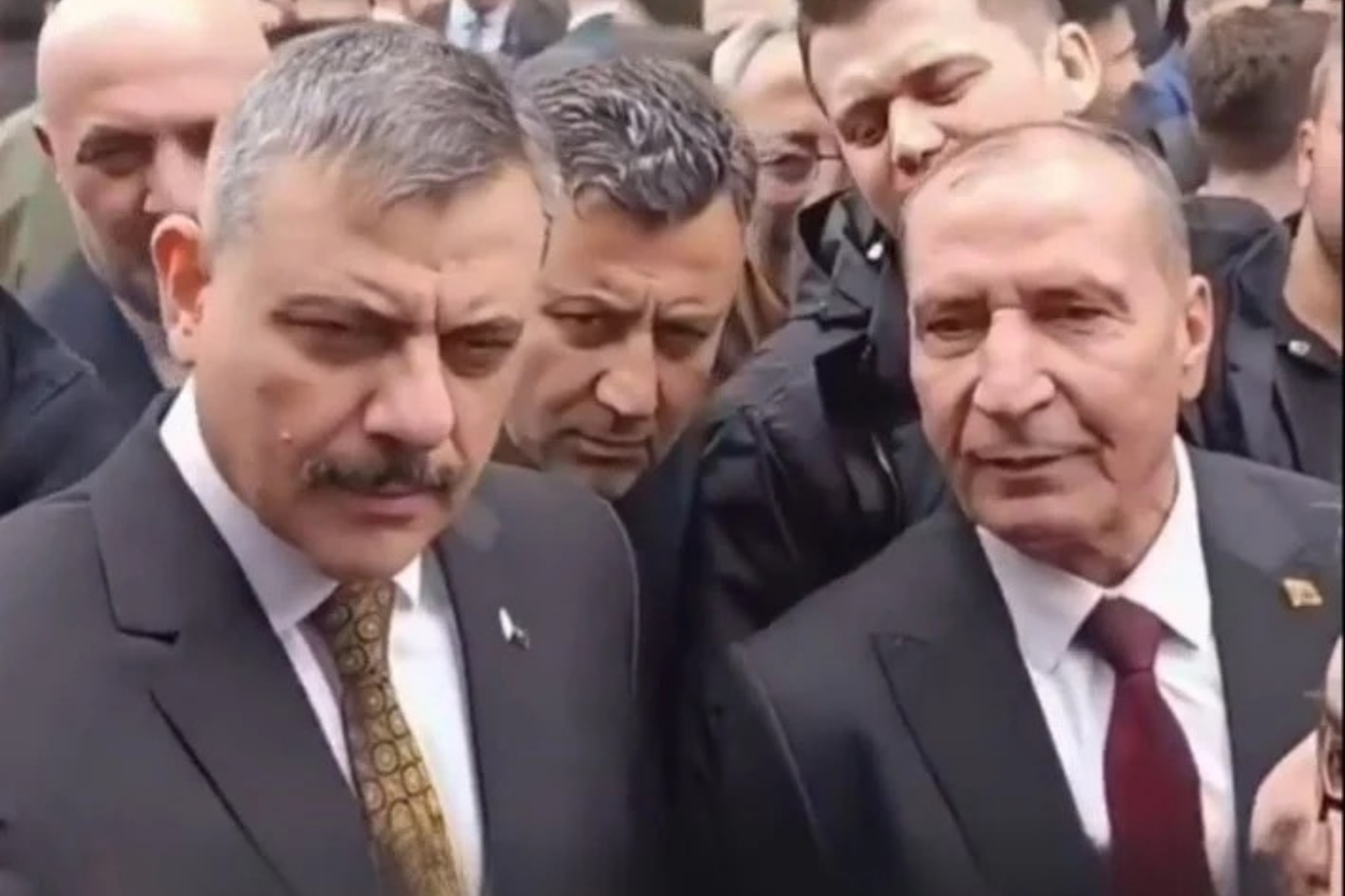 İçişleri Bakanı Çiftçi'ye Konya’da çiftçi tepkisi: Korumalarca alandan uzaklaştırıldı