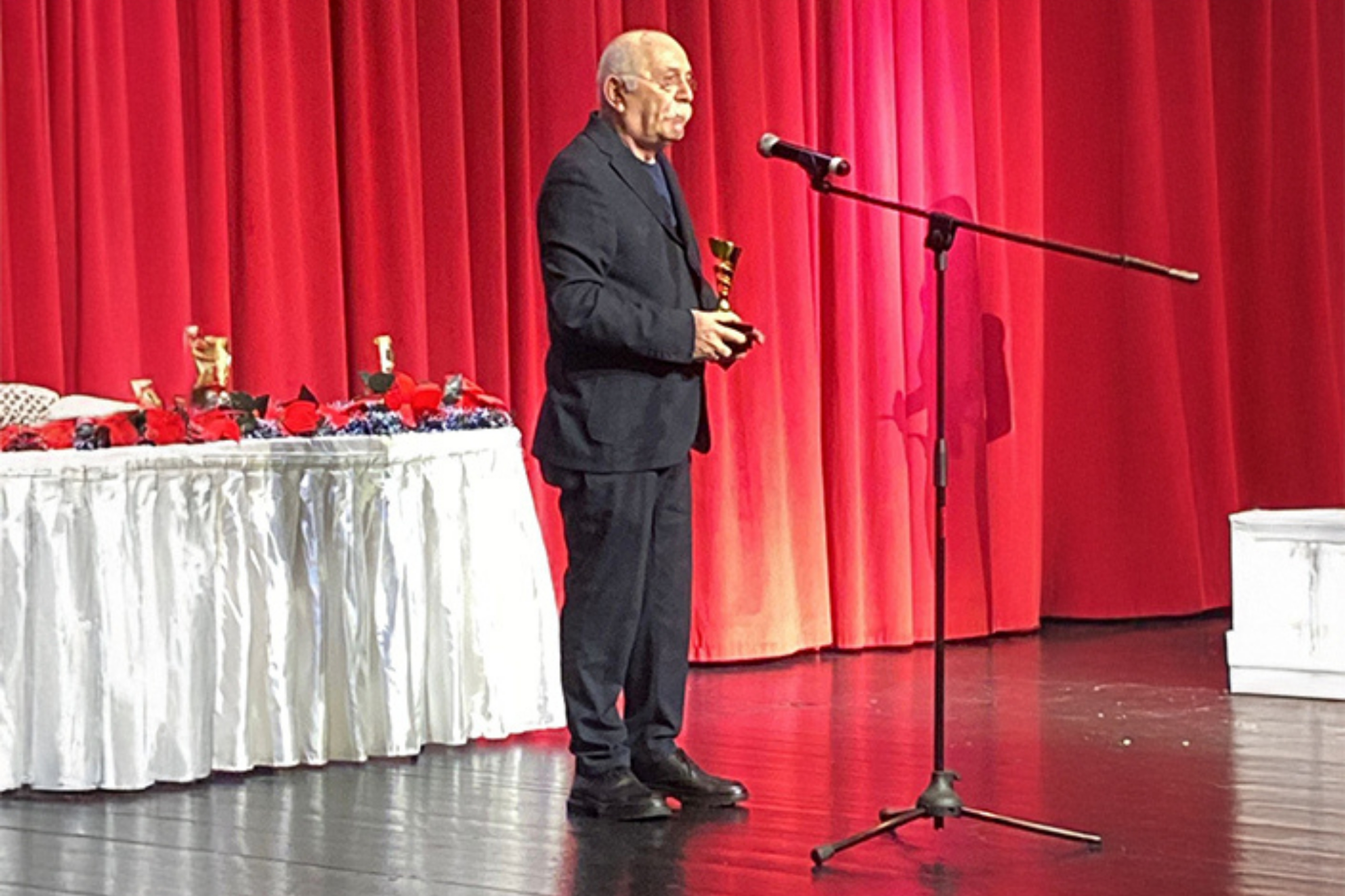 İsmet Küntay Tiyatro ödülleri sahiplerini buldu: 'Aydınlık kazanır, karanlıklar gider'