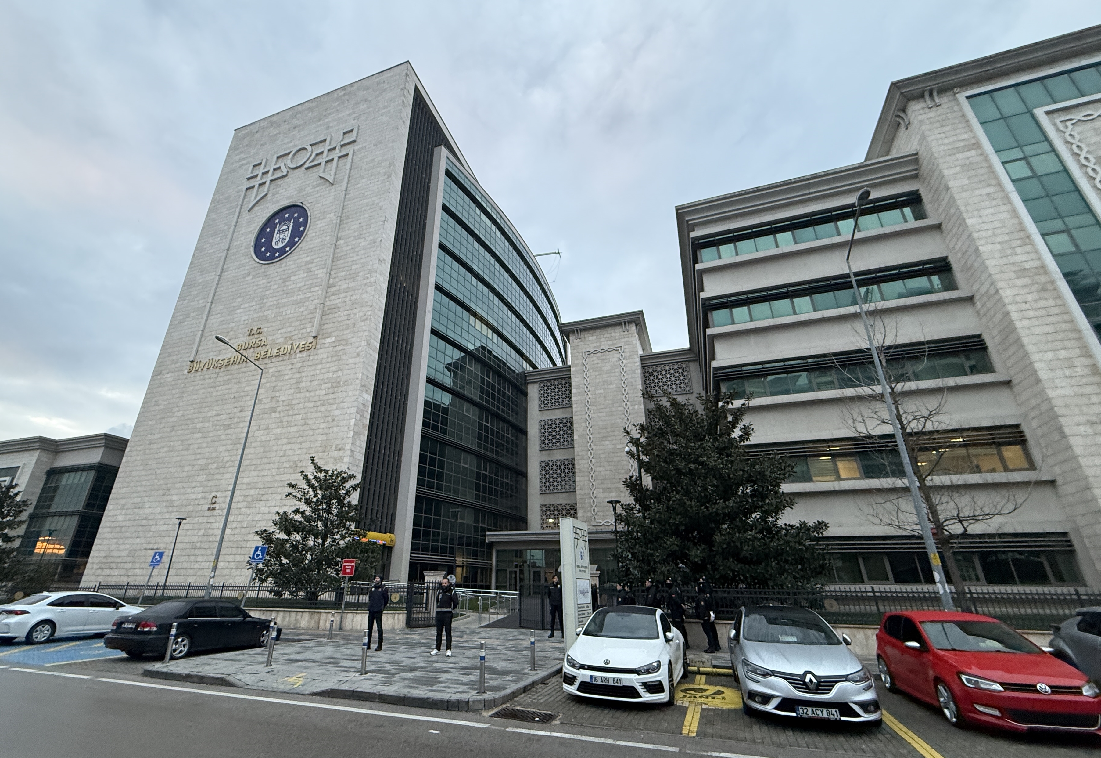 Bursa'da sandalye dağılımı: Belediyeyi AKP mi yönetecek?