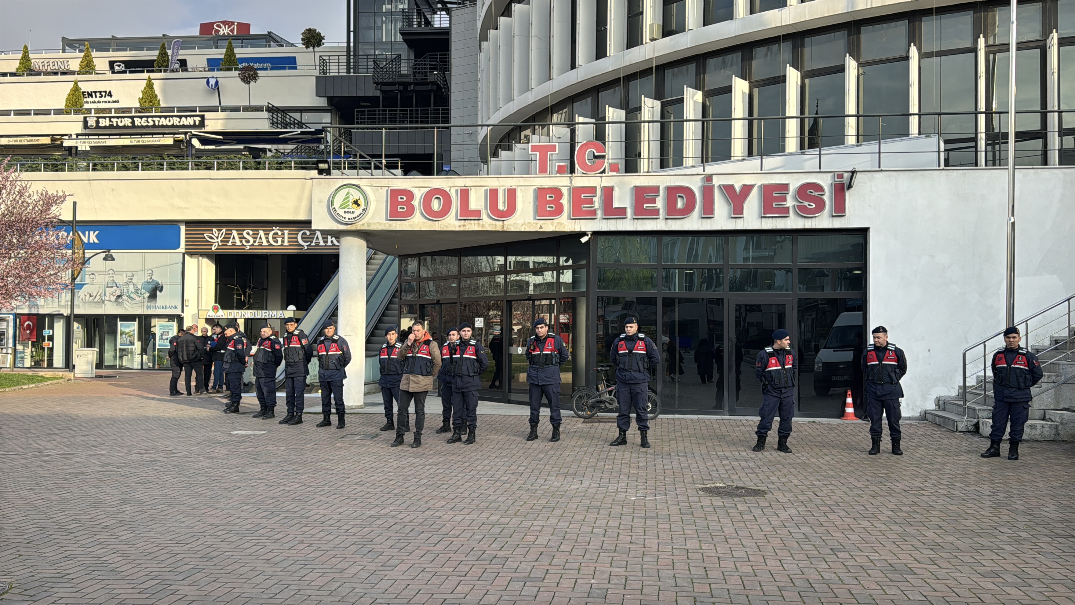 Bolu Belediyesi'ne operasyon: Belediyede arama ve gözaltı kararı