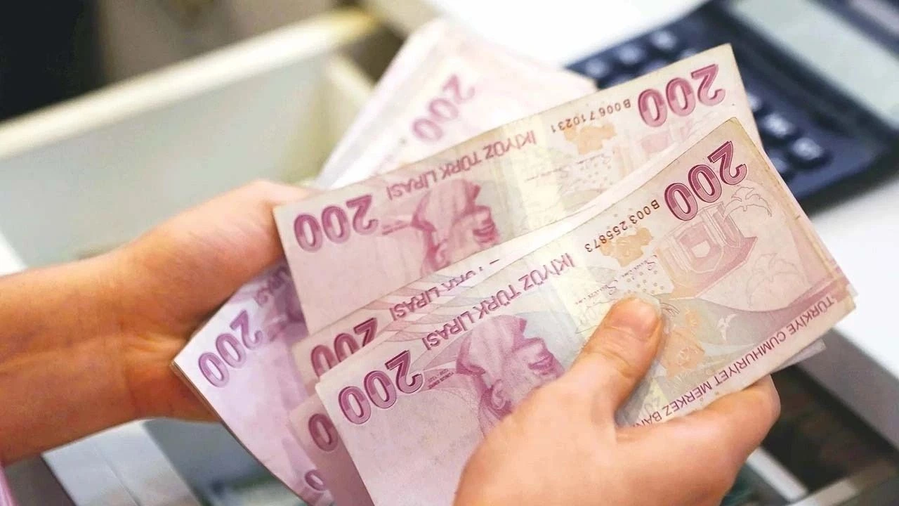 Enflasyonun faturası ağırlaşıyor: Asgari ücret 2 bin 819 lira, emekli aylığı 2 bin 8 lira eridi