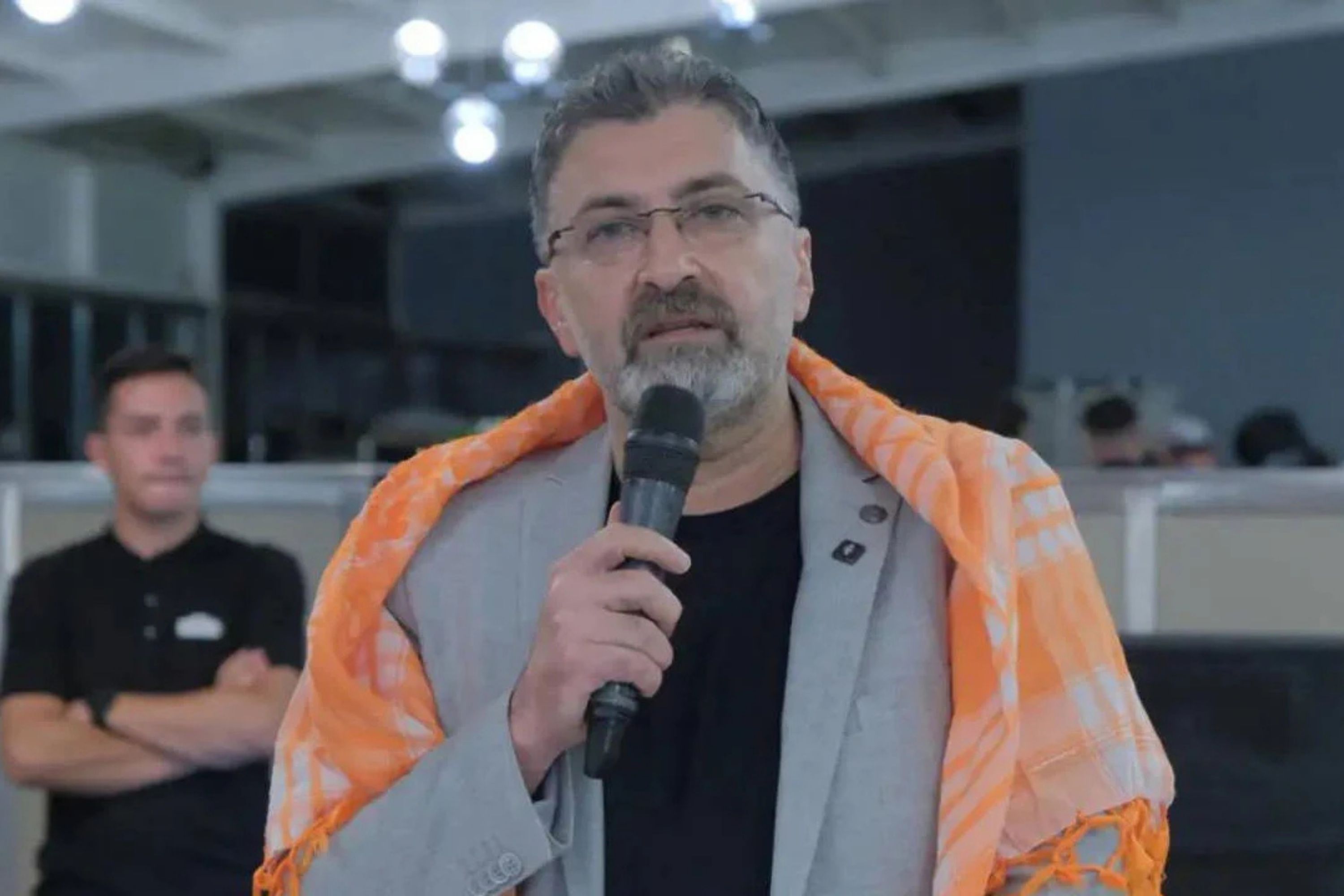 Serik Belediye Başkanı Kumbul CHP'den istifa etti: İl Başkanlığından belediye önüne çağrı