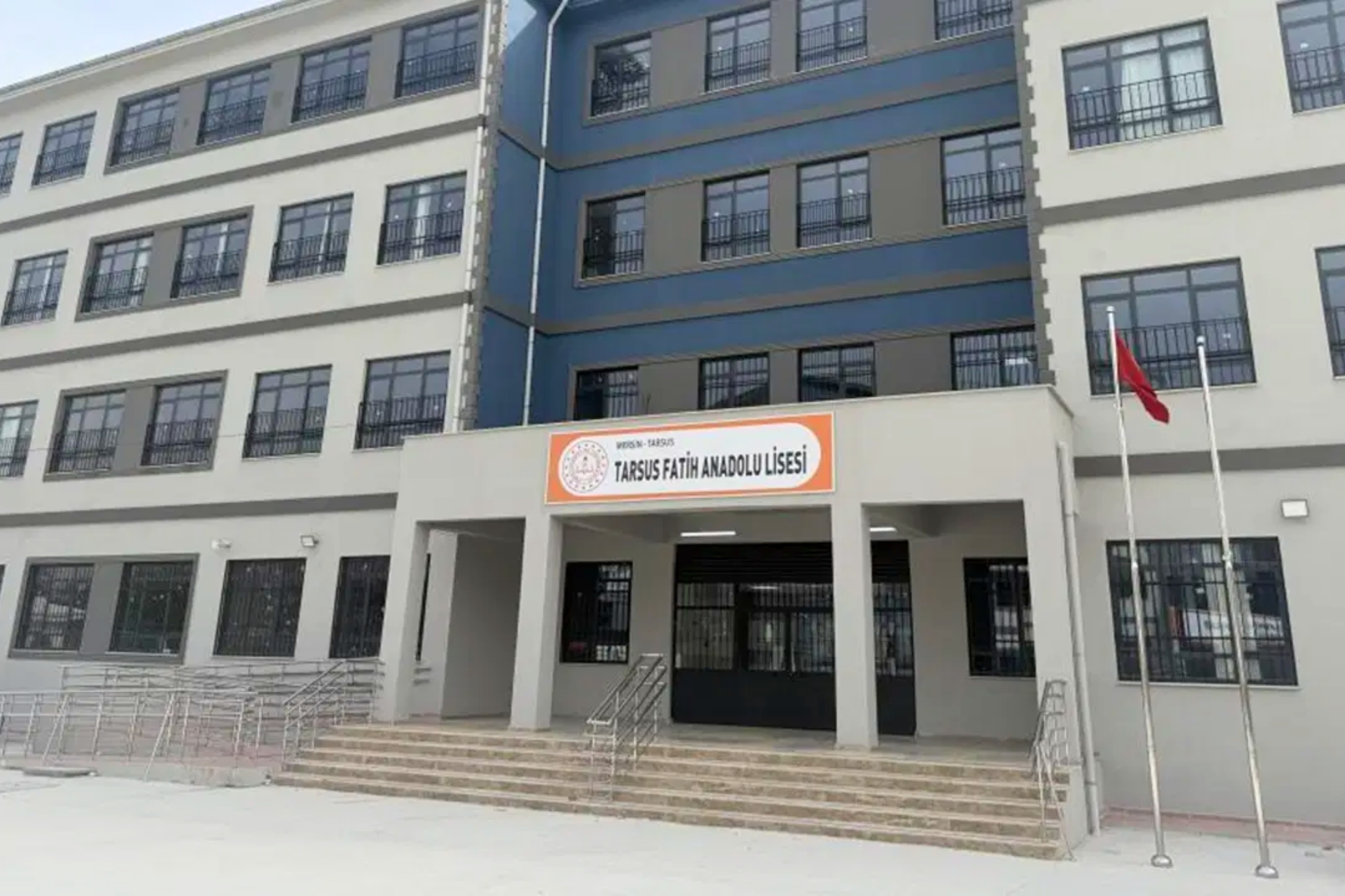 Mersin’de bir lise öğrencisi okulda silahla yakalandı: Silaha el konuldu, öğrenci gözaltında