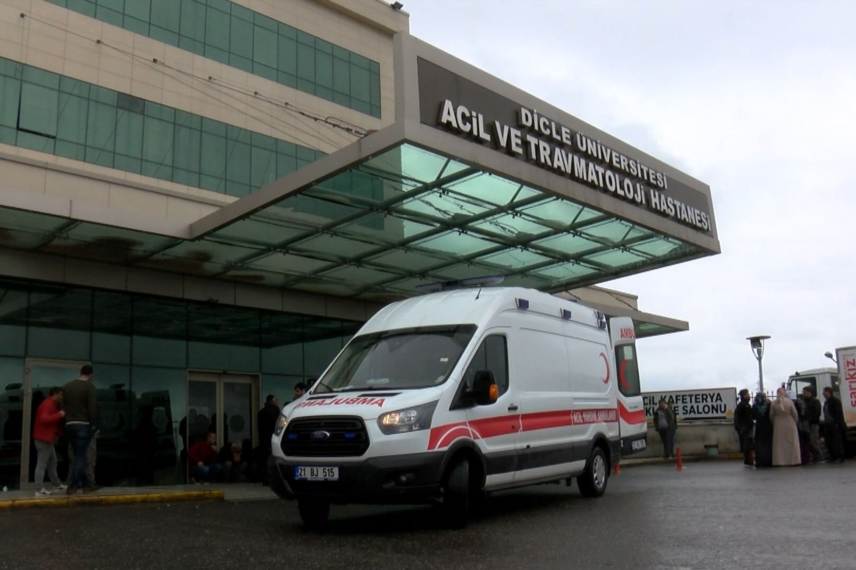 Diyarbakır'da 2. 'yıldırım' vakası: Direğe yıldırım düştü, 1 yaralı