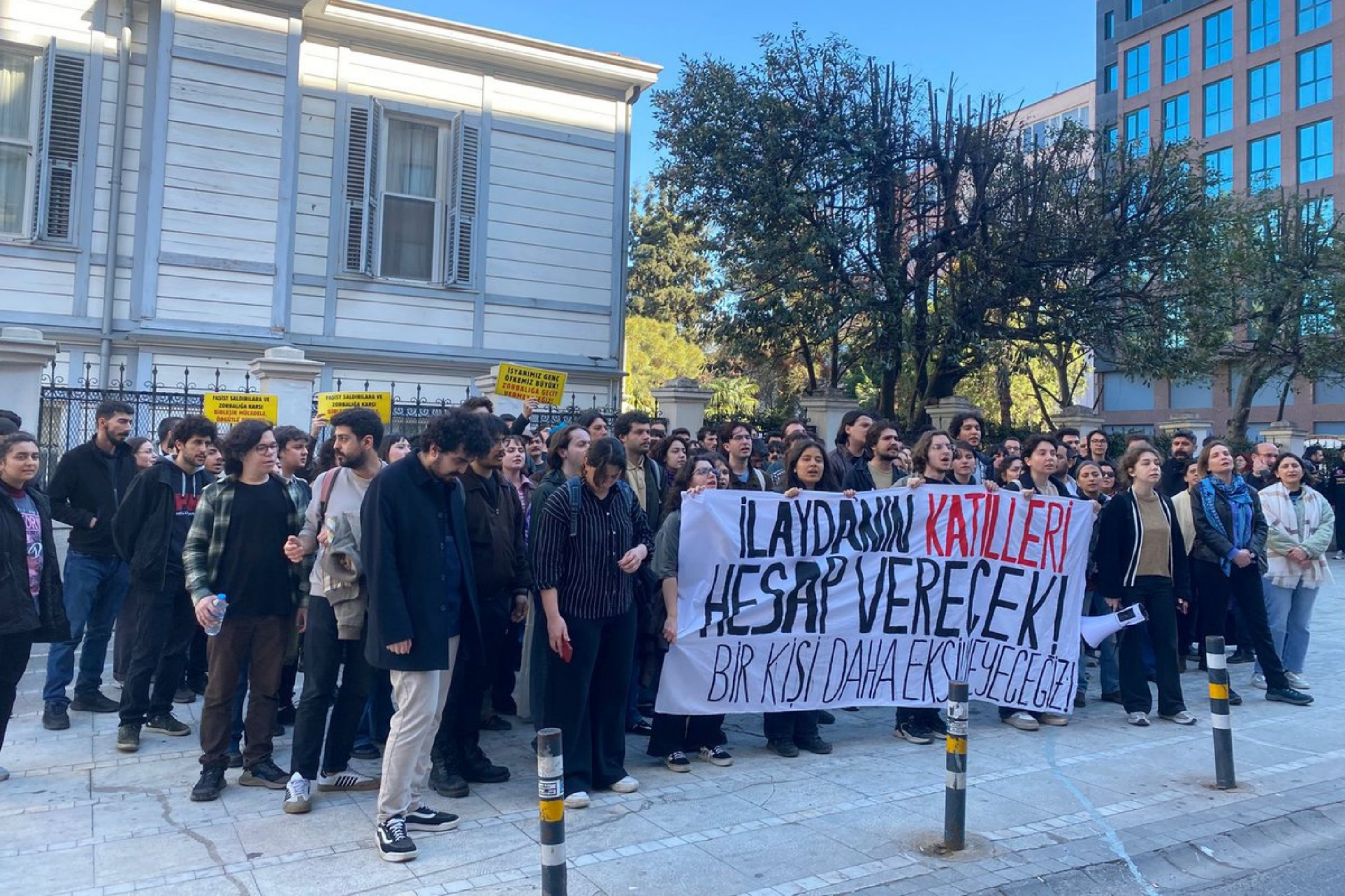 İlayda Zorlu için yapılan eylemde gözaltına alınan 2 genç tutuklandı