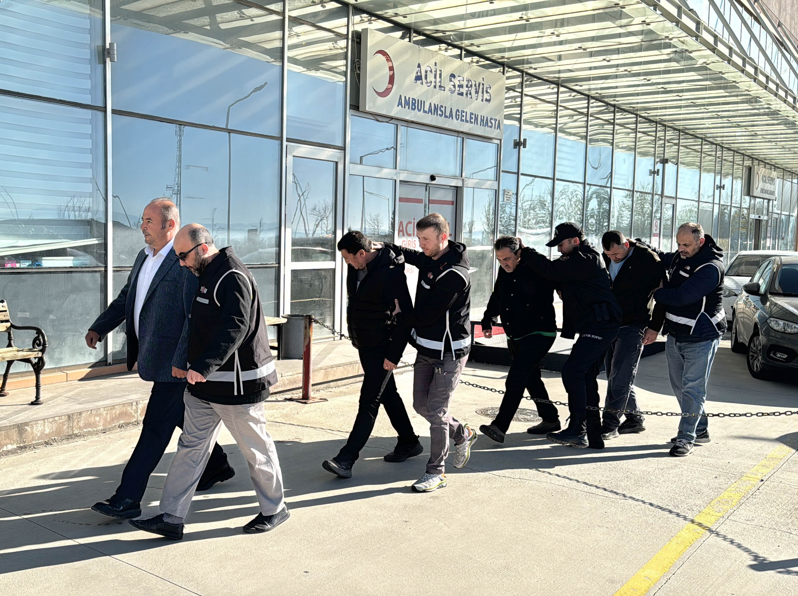 CHP'li Eşme Belediye Başkanı Tozan ve 2 belediye çalışanı tutuklandı