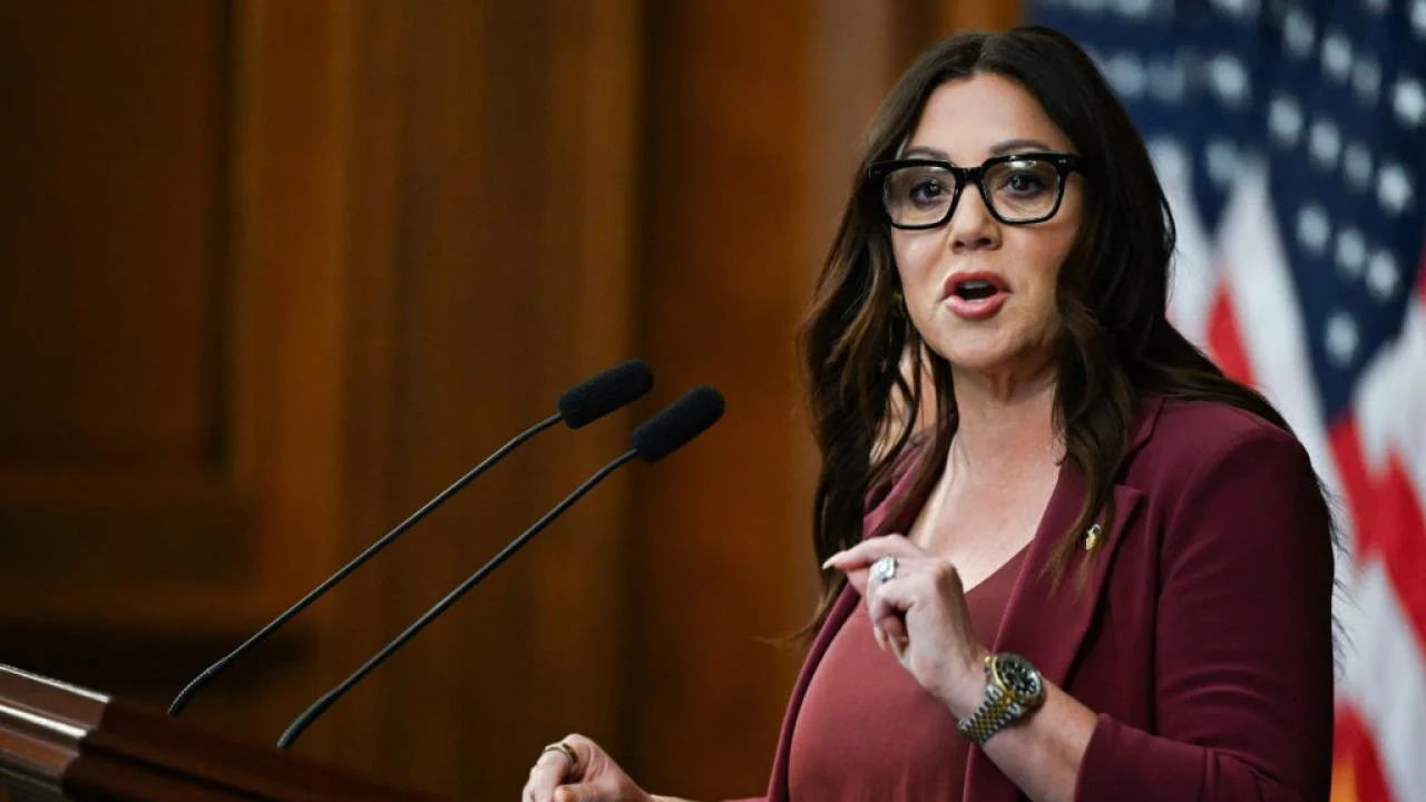 Trump'ın ekibi paramparça: Kabineden bir kadın bakan daha ayrıldı