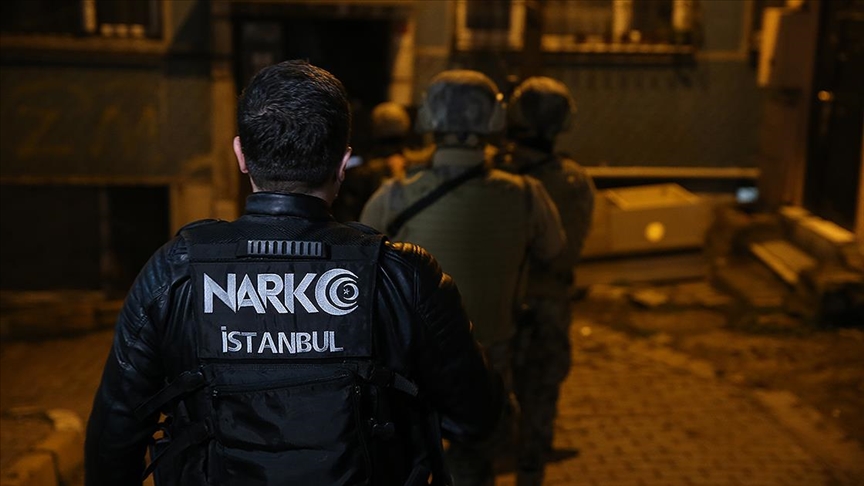 Kadıköy'de eğlence mekanlarına yönelik uyuşturucu operasyonunda 107 kişi gözaltına alındı