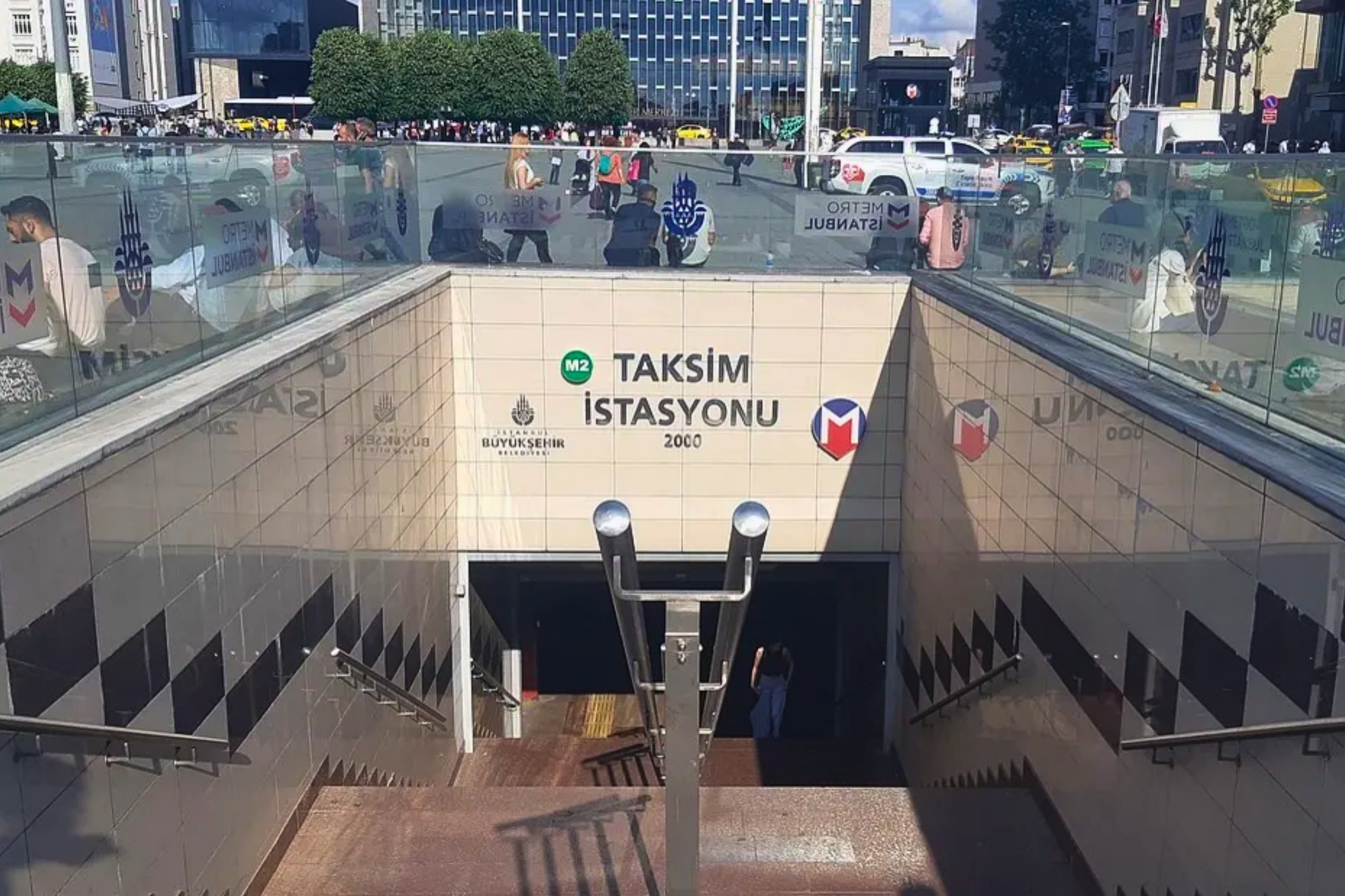 Taksim'de 1 Mayıs anmasına ulaşım engeli: Metro istasyonu polis müdahalesinden sonra açıldı