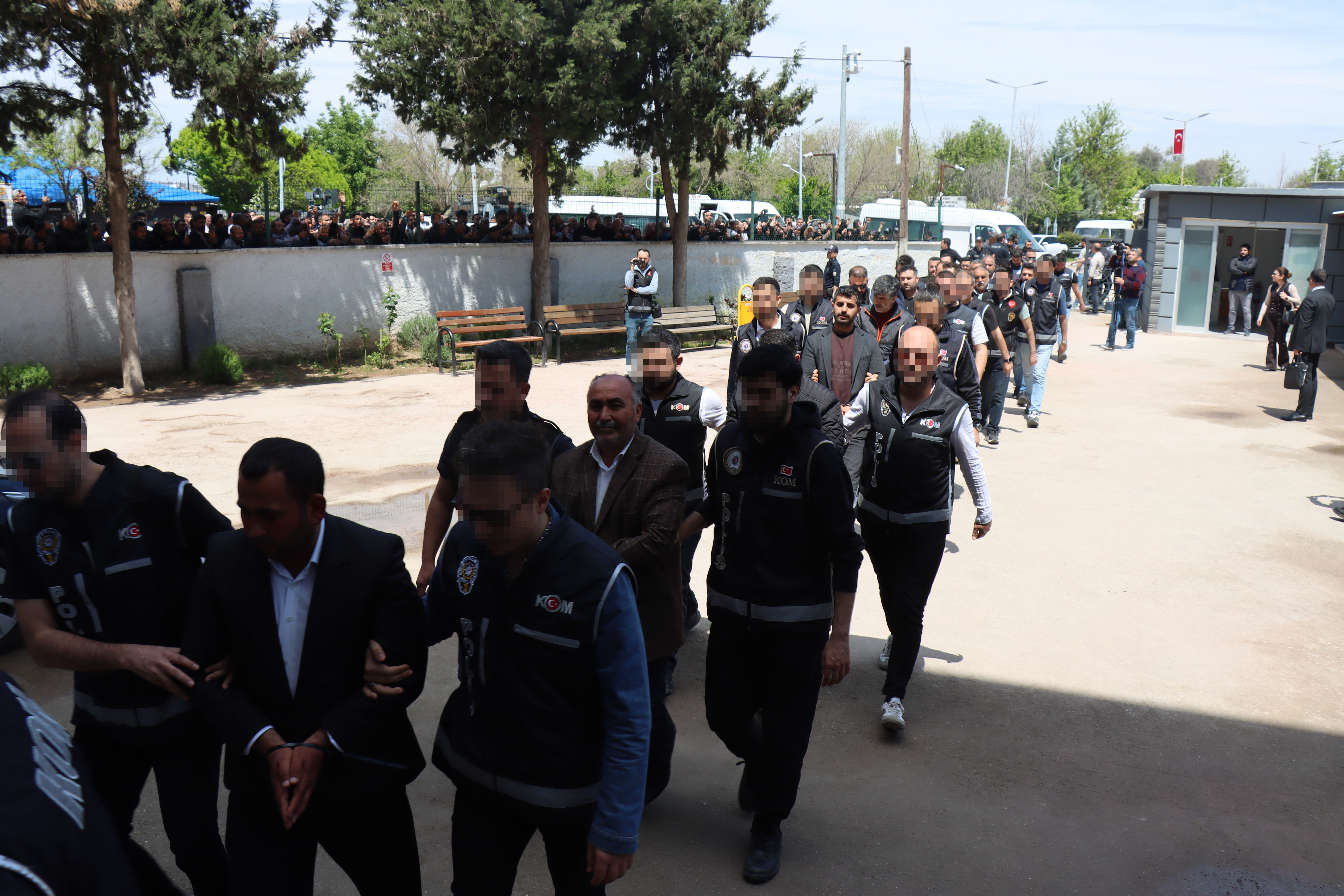 Halfeti Belediyesi'ne operasyon: Eski AKP’li Başkan dahil 29 kişi tutuklandı