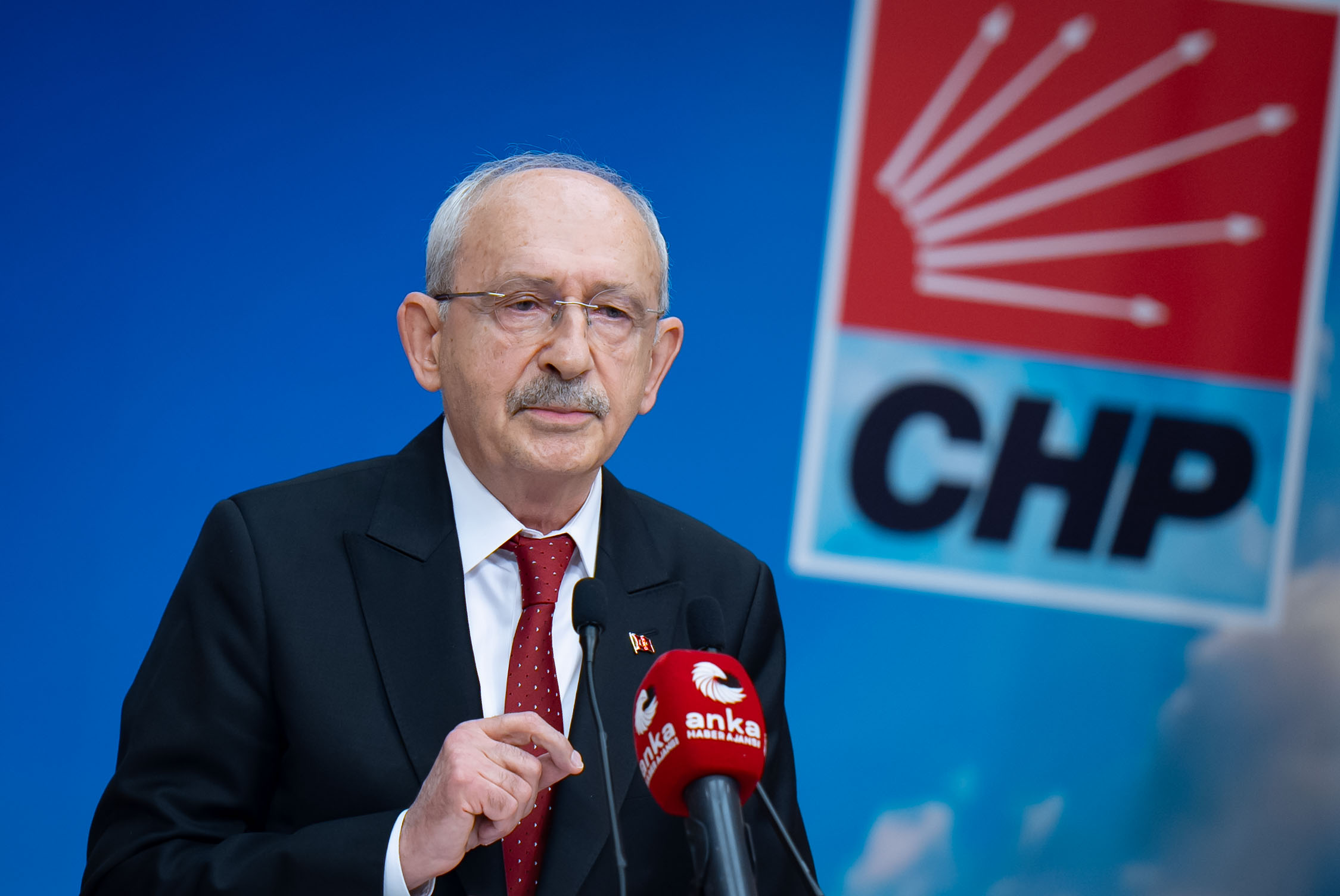 Kılıçdaroğlu: CHP Genel Merkezi ödemeleri kesince ofisimin giderlerini bir iş insanı karşıladı