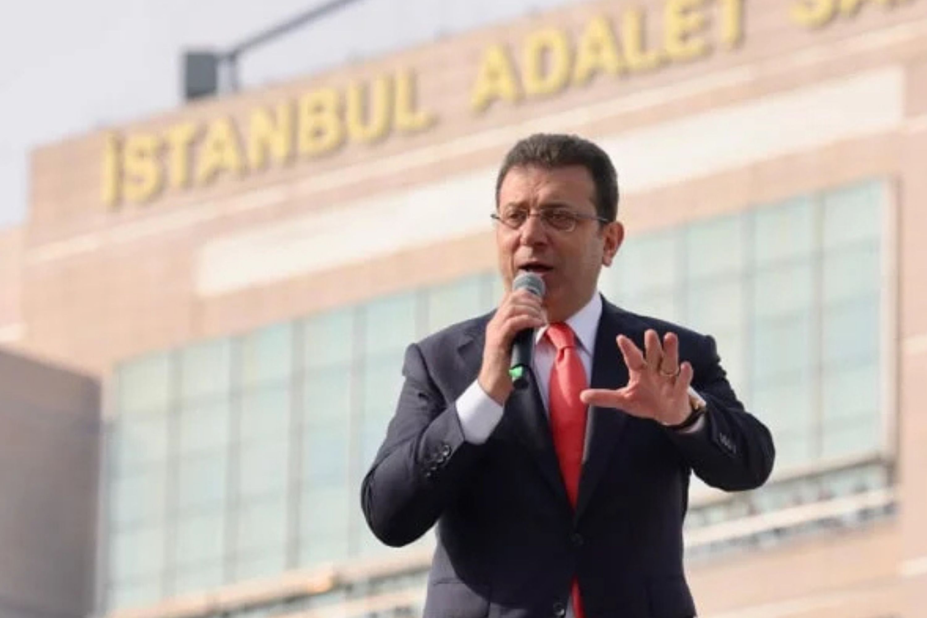 İmamoğlu hakkında 'kamu görevlilerine aleni hakaret' iddiasıyla soruşturma başlatıldı