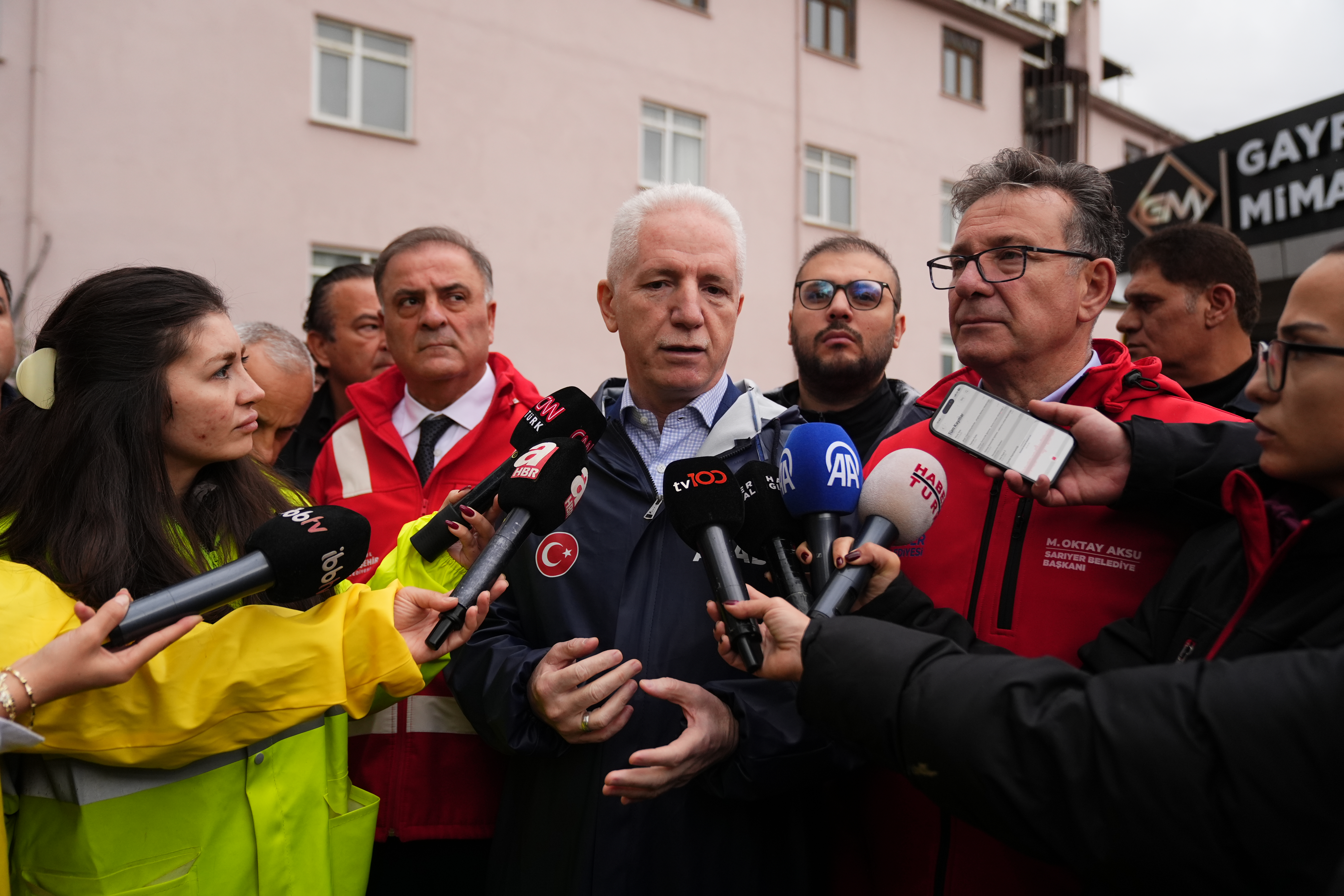 İstanbul'da sel sonrası Vali Gül'den riskli binalar için yurttaşlara çağrı