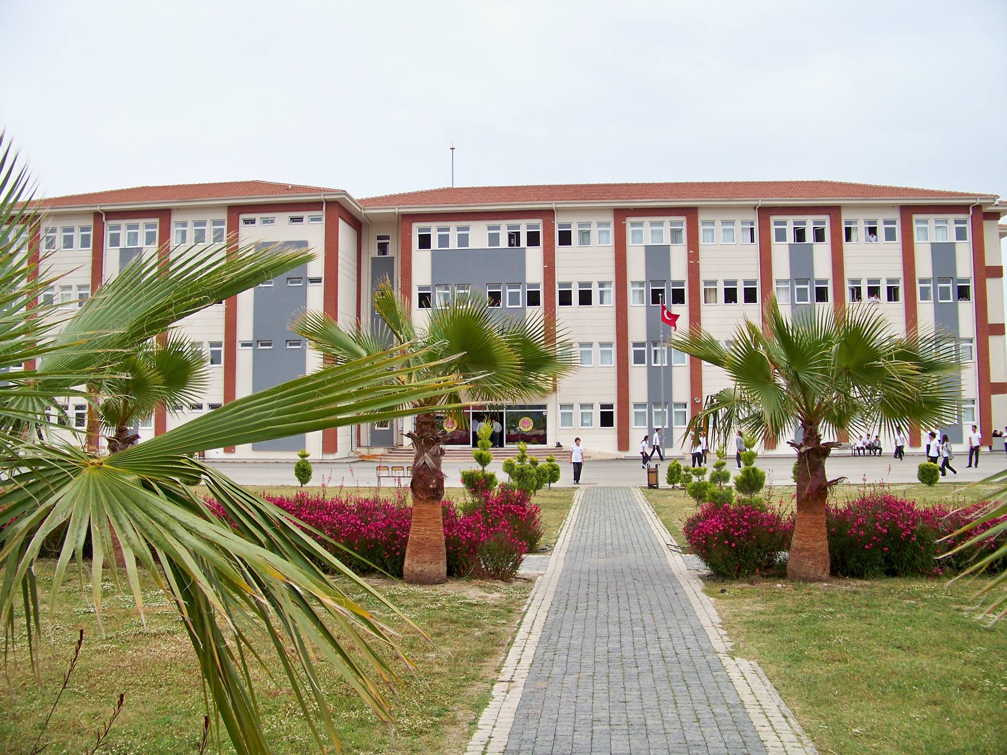 Manavgat’ta okul yönetimini şikayet eden öğretmen çifte sürgün