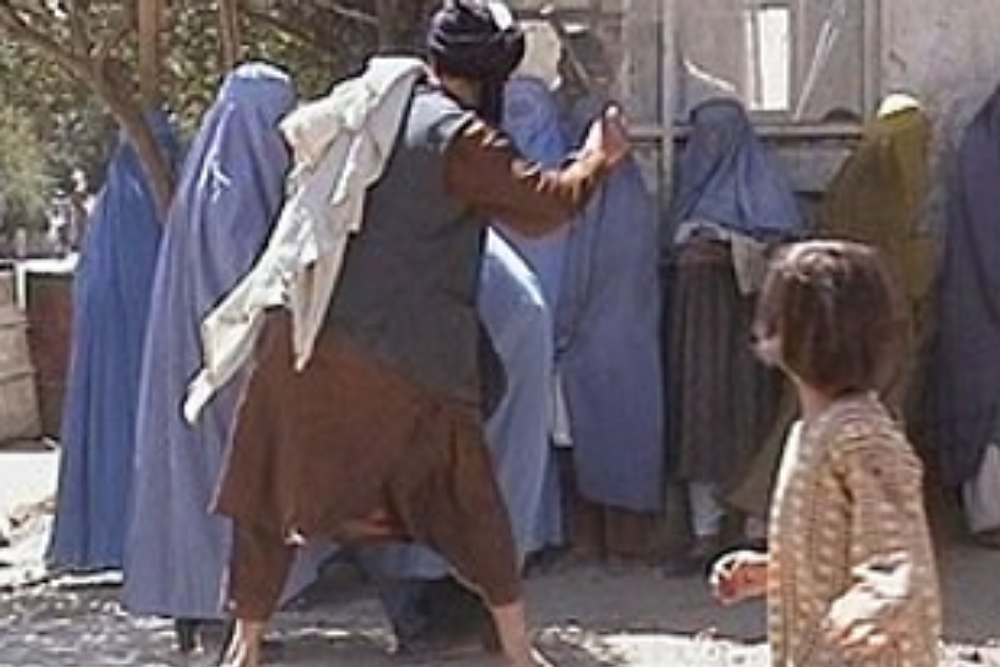 Fotoğraf 2. Şeriat döneminde Afgan Kadınları.