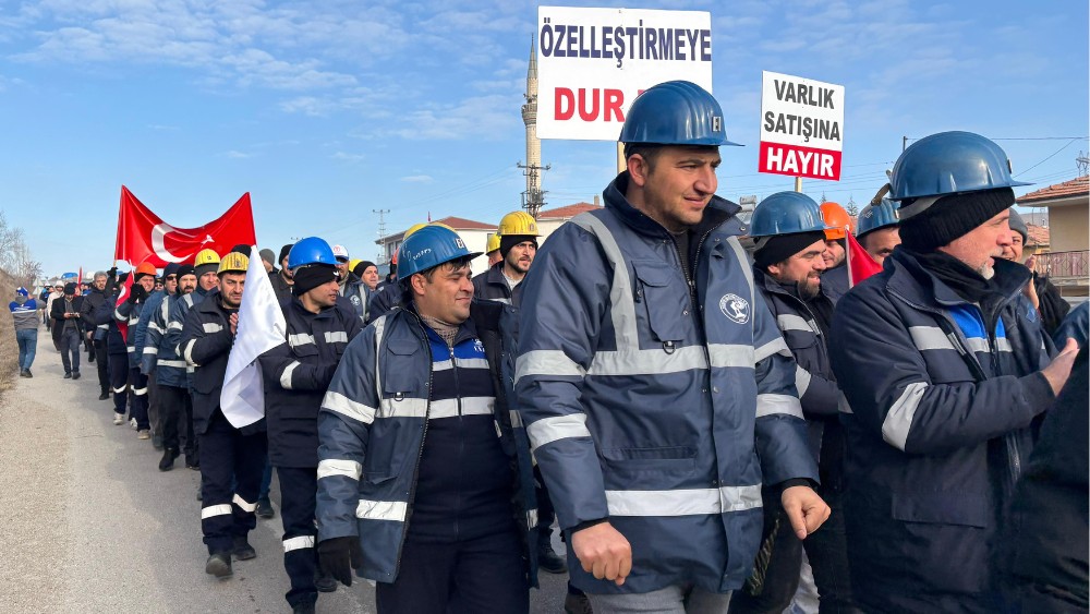 Çayırhan maden işçileri özelleştirmeye karşı yürüyüşlerinin 2. gününde:  'Enerji, maden vatandır!' | soL haber