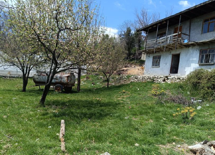 Define olduğu düşünülen bahçe ve ev.png
