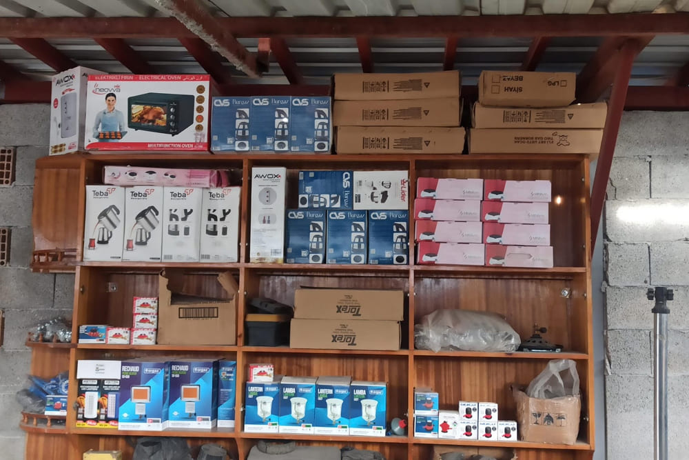 Deprem bölgelerindeki elektrik kesintileri nedeniyle depremzedelerin "lüküs" adı verilen gaz lambalarına yönelmesi ve lambaların yok satması