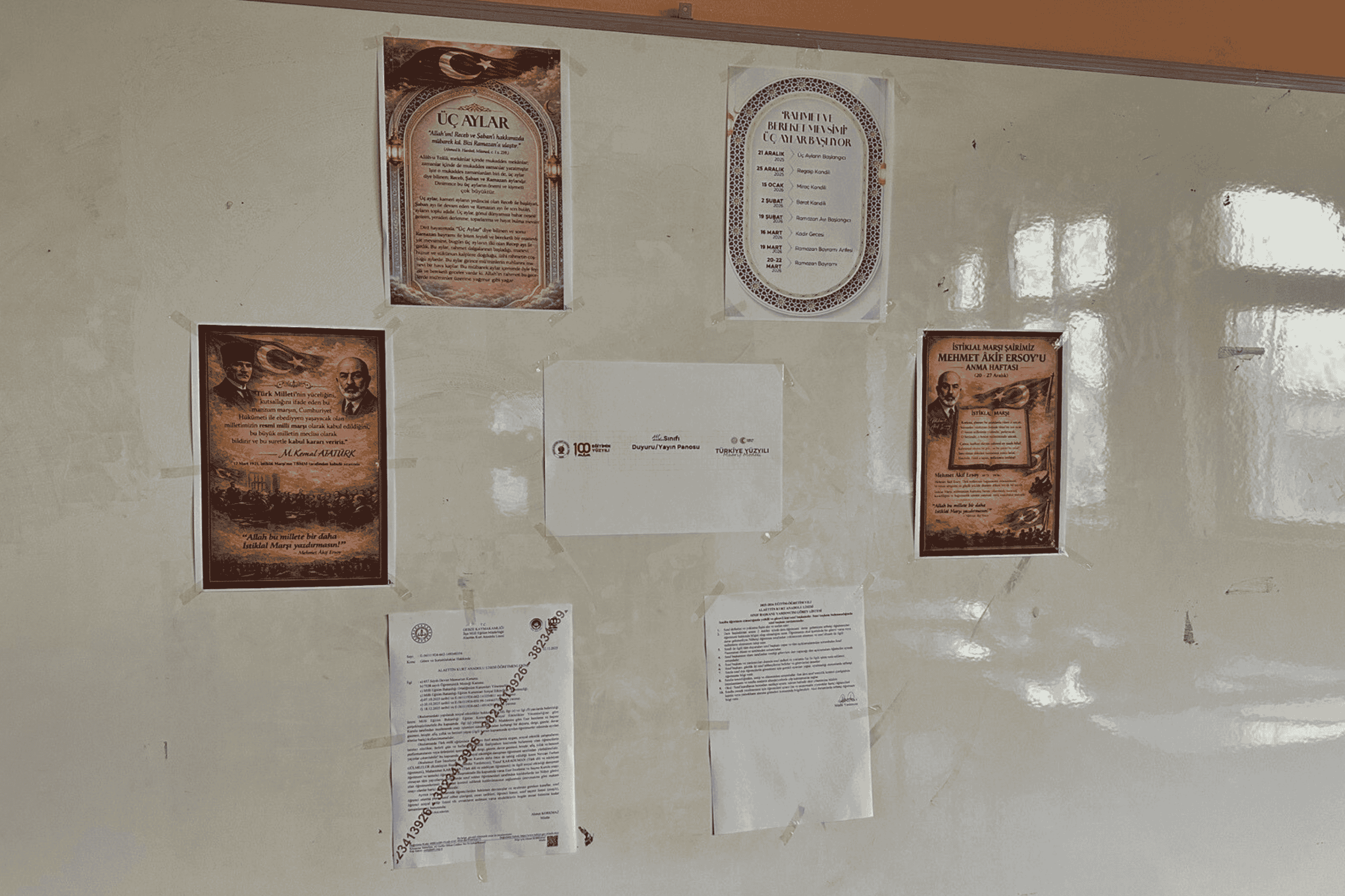 Atatürk köşesi yapan öğretmene sürgün cezası verildi: Atatürk panosu '3 Aylar' panosuna çevrildi