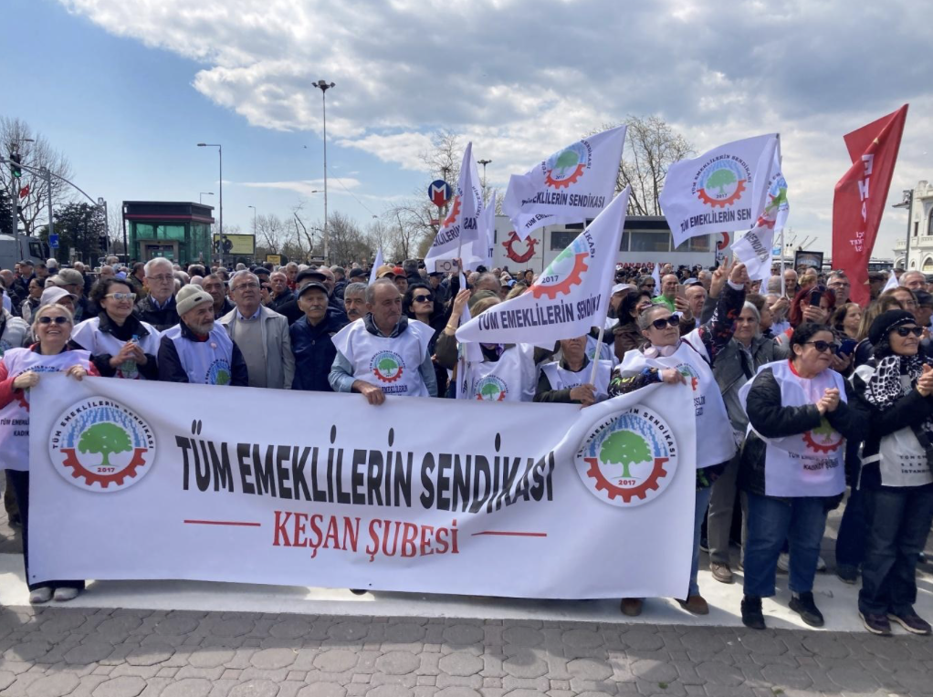 Emekli, yine meydanlarda