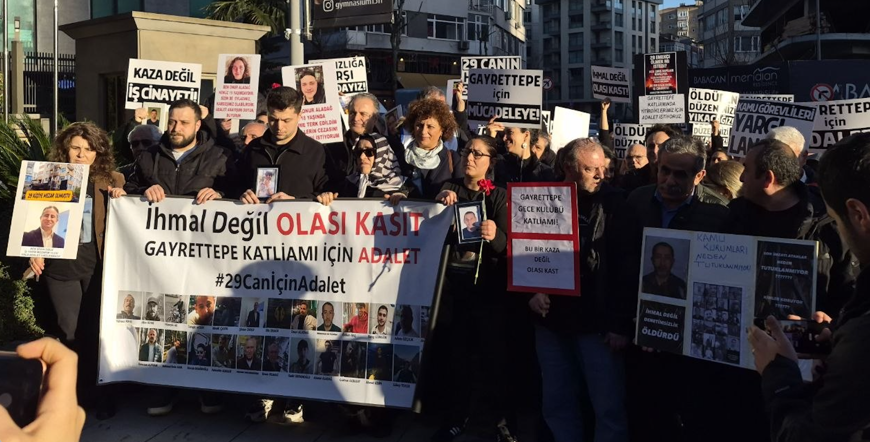 Gayrettepe Katliamı’nın 2. yılında aileler adalet için yürüdü: 'Bakanlıklar dahil tüm sorumlular yargılansın!'