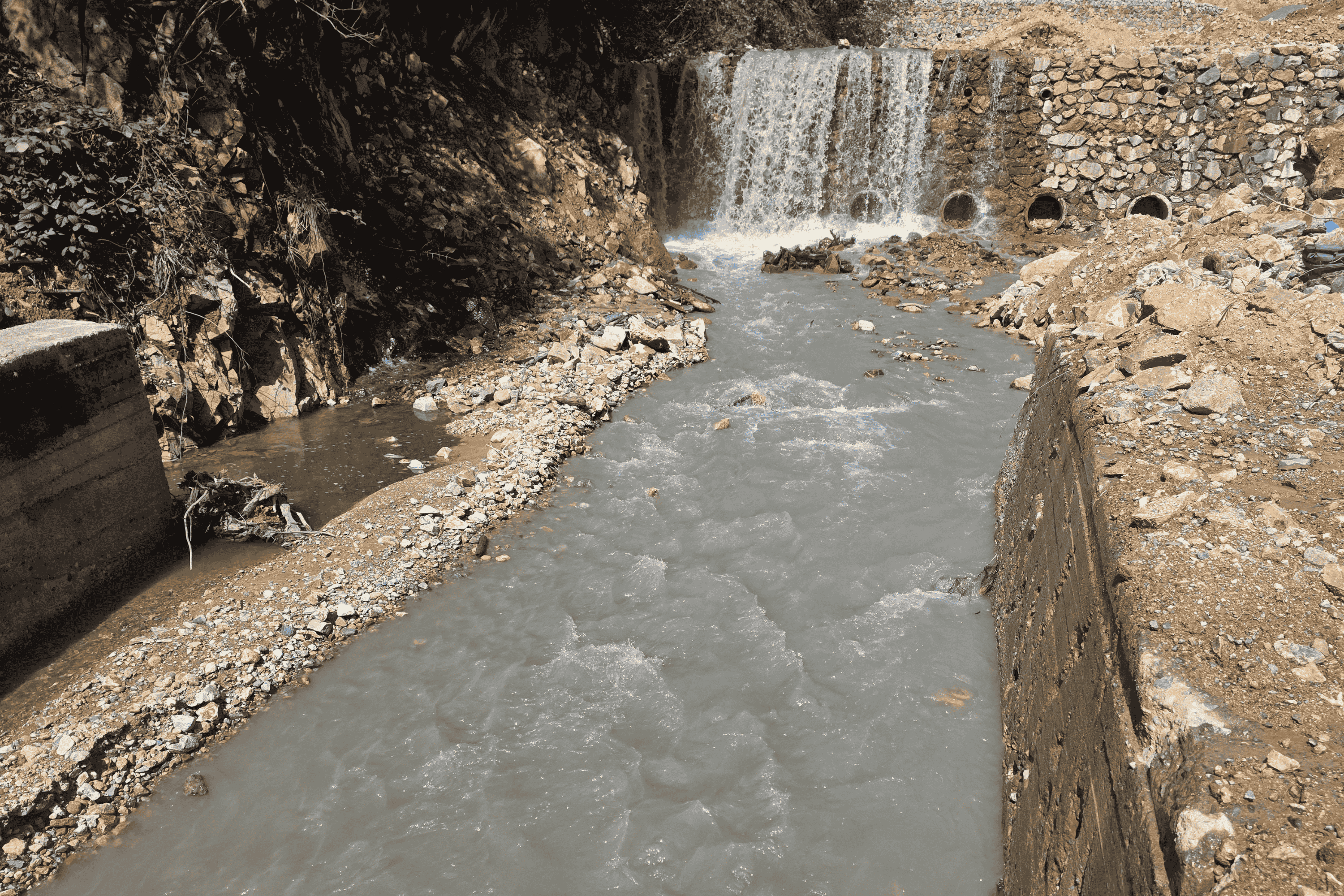 Giresun'da Alagöz Holding ne kanun tanıyor ne hukuk: Bir yanda kaçak sondaj diğer yanda taşan atık havuzu