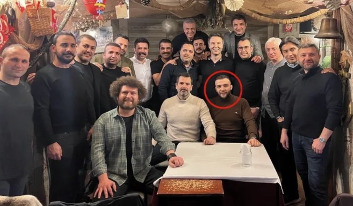 Mehmet Akif Ersoy'un ardından Mahzen Medya sahibi Tolga Aykut gözaltına alındı