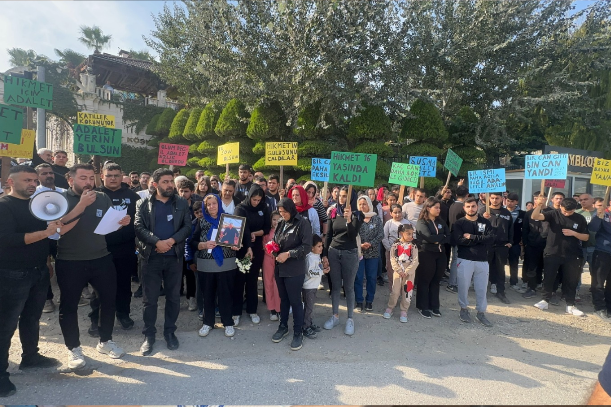 Hatay’da hafriyat kamyonları ölüm saçıyor: kazada rapor, dosyada adalet yok 2025 hatay 1 iustitia. Bg hatay’ın antakya ilçesi bostancık mevkiinde çevre yolunda elektrikli bisikletiyle ilerlerken bir... Iustitia. Bg hatay’da hafriyat kamyonları ölüm saçıyor: kazada rapor, dosyada adalet yok 2025 2025-11-12 11:18:09 adalet - iustitia. Bg