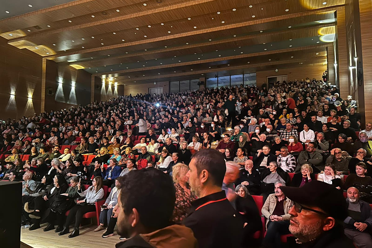 Trafik cinayetinde hayatını kaybeden Hürcan Bulur anısına Ankara'da kurulan vakfın adalet mücadelesi ve cezasızlığa karşı gerçekleştirdiği buluşma.
