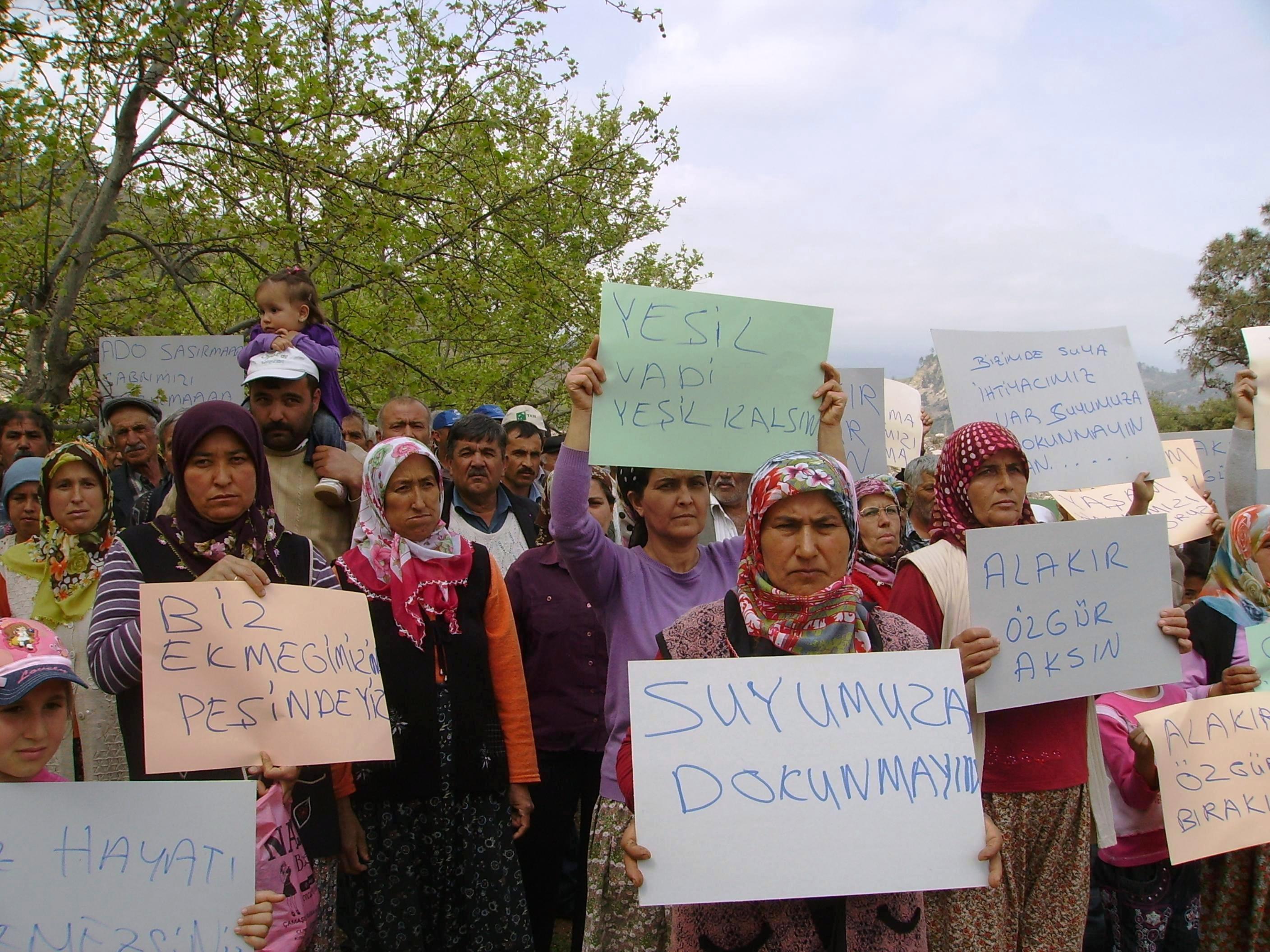 Yargı kararı dinlenmemiş, uzmanların uyarıları dikkate alınmamıştı: Dereköy HES’i sel vurdu