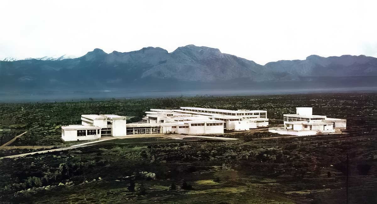 İnşa edildiği 1970'li yıllarda Antalya Müzesi (Göktuğ Özgül arşivi).JPG