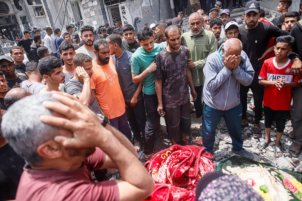 İsrail ordusunun Gazze Şeridi'ne düzenlediği saldırılarda 24 saatte 109 Filistinlinin hayatını kaybetmesi ve işgal altındaki Batı Şeria'da iki kasabanın askerler ile yerleşimciler tarafından talan edilmesi.
