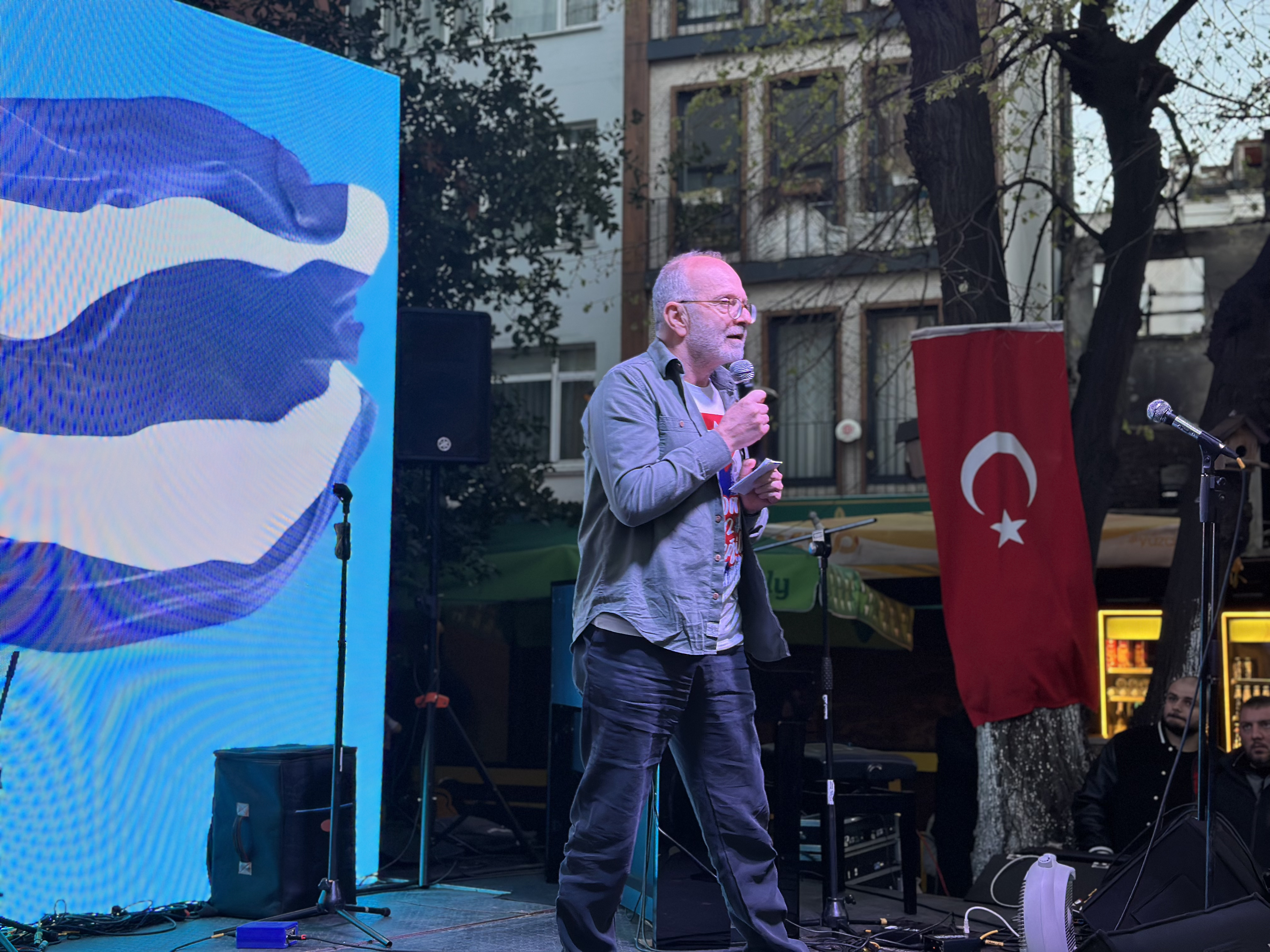 Küba dostları İstanbul’da bir araya geldi: Kübalılar teslim olmaz!