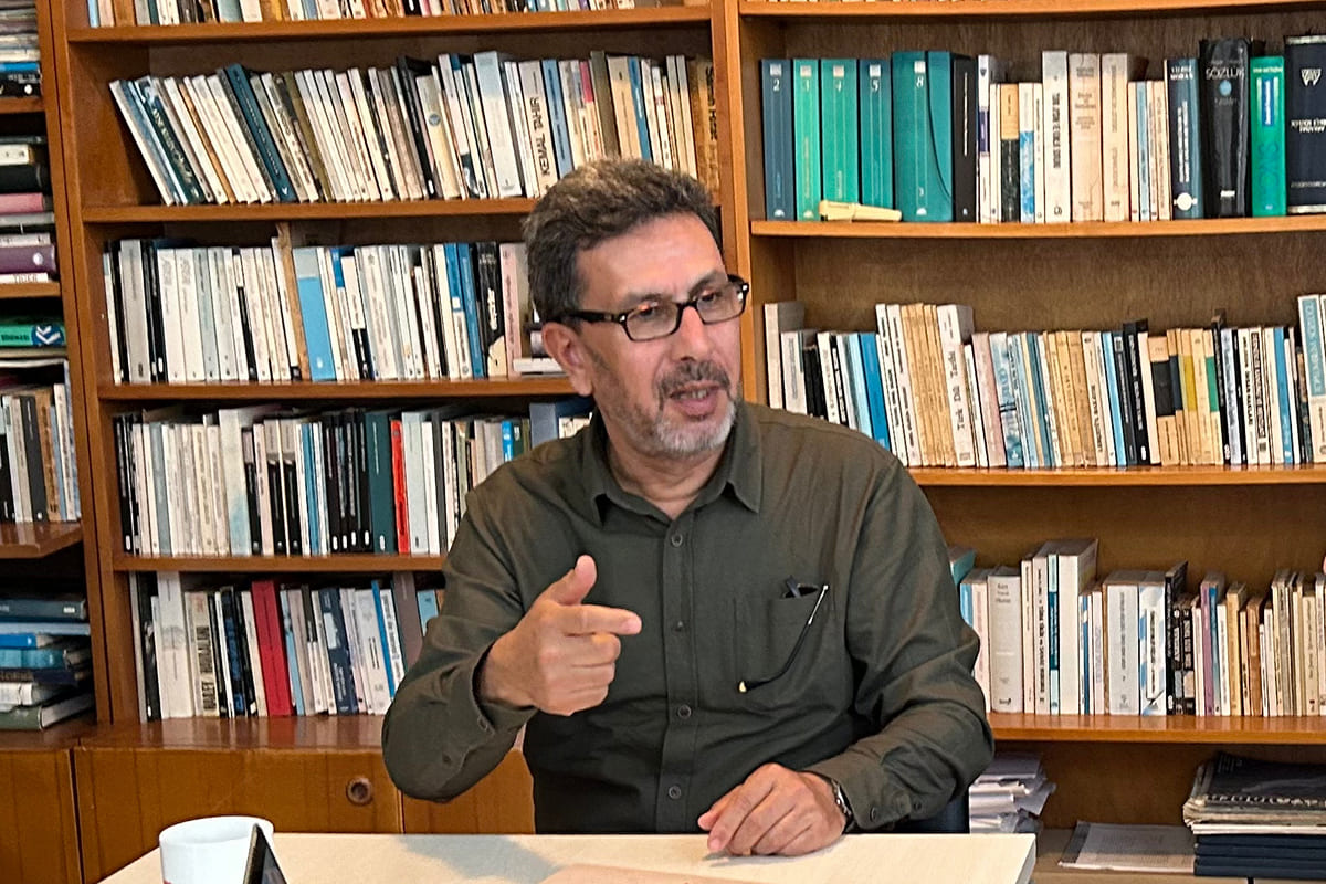Gazeteci yazar Orhan Gökdemir'in Karadeniz'in kültürel dönüşümünü ve siyasi tarihini anlatan "Karadeniz Bunu Bilsin Derinliklerin" kitabı için yapılan röportaj görseli.