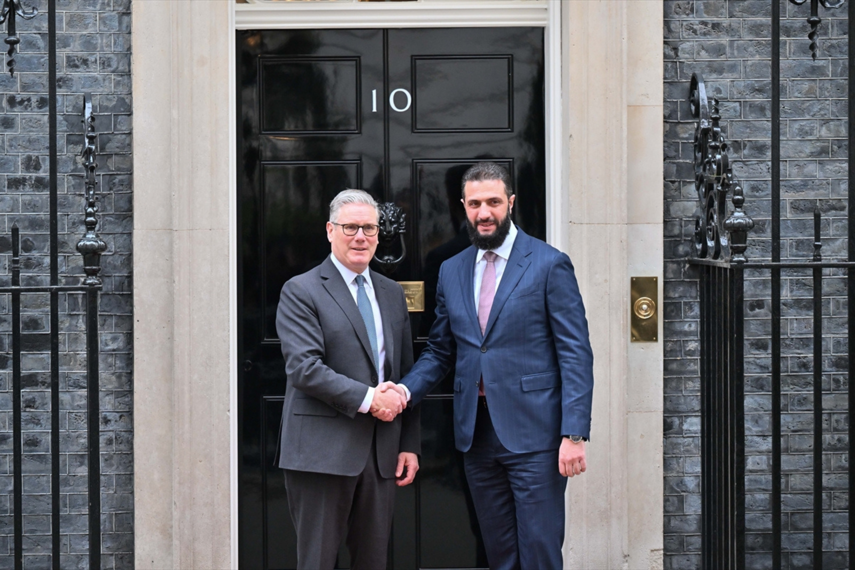 HTŞ lideri Şara Londra’da konuştu: ‘Hedef alınmazsak savaşın dışında kalacağız’