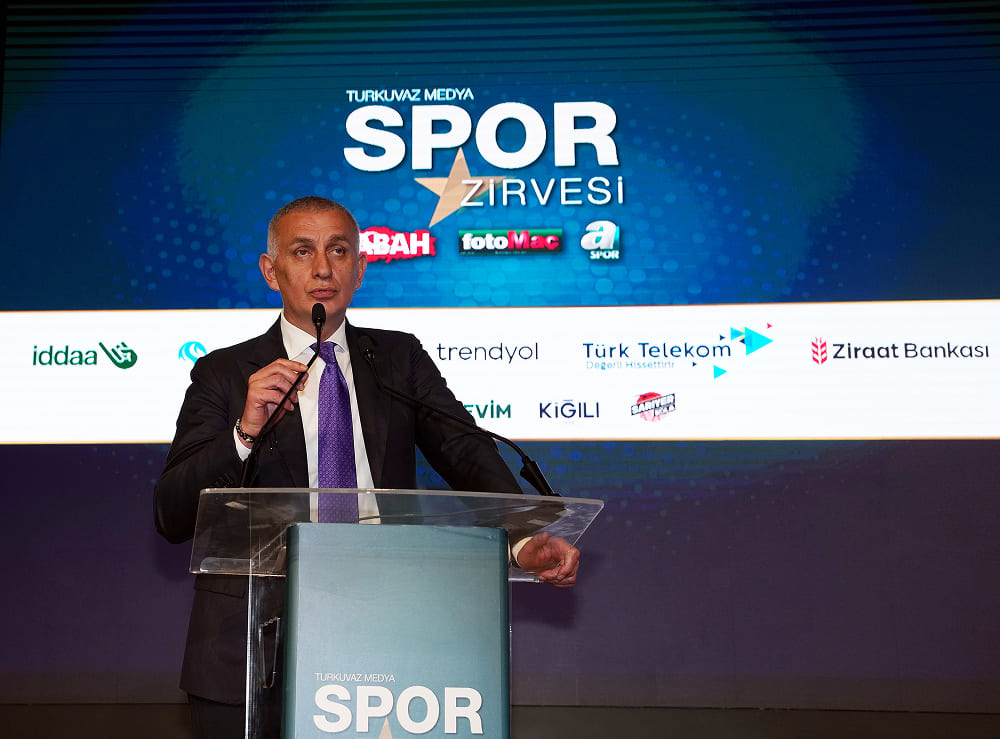 Türkiye Futbol Federasyonu (TFF) Başkanı İbrahim Hacıosmanoğlu yönetimi altındaki Türk futbolunda, stadyum panolarından kulüp sponsorluklarına kadar organizasyonun birçok noktasında yer alan yasa dışı ve illegal bahis reklamlarına yönelik eleştiriler