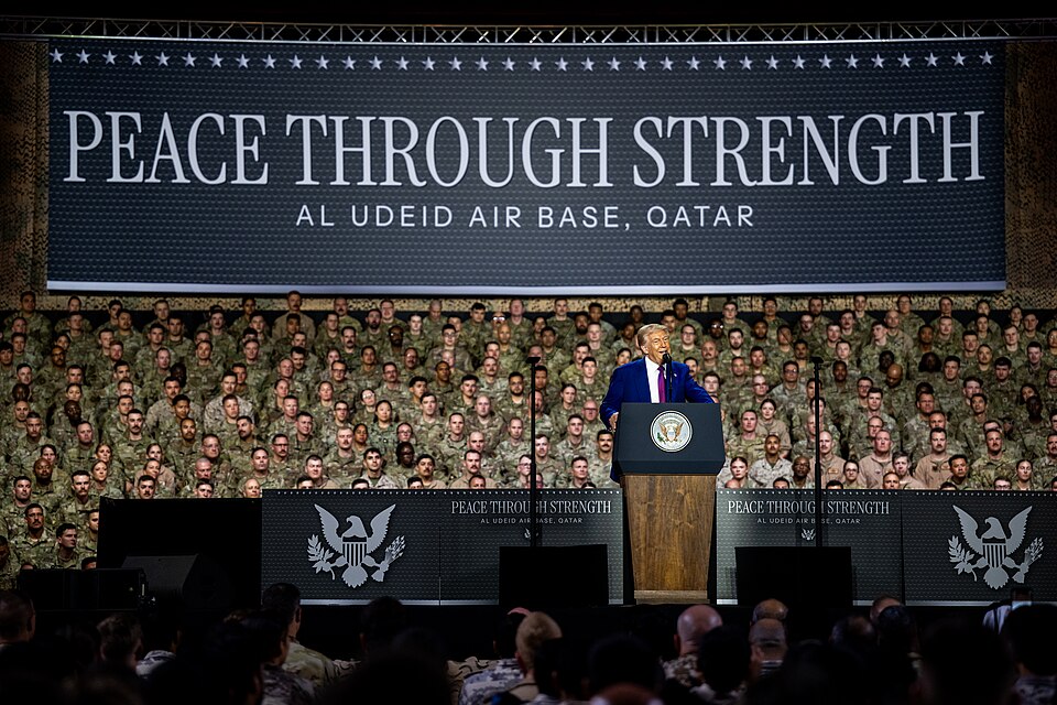 Trump, Katar’daki üste askere hitap ediyor (Mayıs 2025)